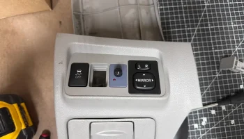 Панель уровней сабвуфера Toyota Corolla JBL............ 3