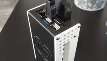 Корпус Raspberry Pi 4 с креплением для 2,5-дюймового жесткого диска (SSD) Корпус Raspberry Pi 4 с креплением для 2,5-дюймового жесткого диска (SSD)