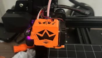 (не печатать)Держатель вентилятора Ender 3 Neo с дизайном... 1