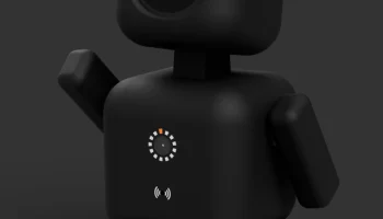 Momy-Desk-Robot 2