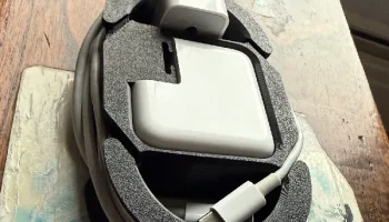 Держатель зарядного устройства для Macbook...... 1