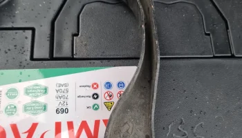 Резинки зажима аккумулятора Toyota Hilux Surf/4Runner....... 1