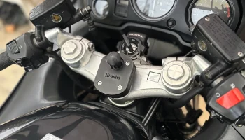 CBR1100XX Carpuride W702 Держатель RAM Mount 1