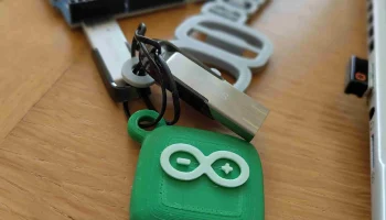 Брелок с логотипом Arduino 1