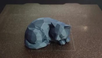 Спящий низкополигональный кот 3