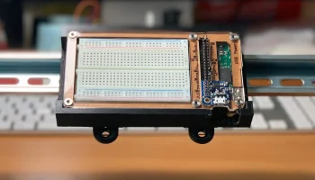 Крепление на DIN-рейку для корпуса макетной платы C4Labs .. 1