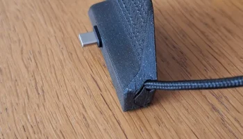 Hyundai Tucson, держатель USB-C 6