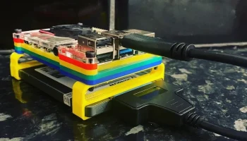 Чехол Pimoroni Pibow Coupe 4 с креплением SSD 2,5-дюймовы... Чехол Pimoroni Pibow Coupe 4 с креплением SSD 2,5-дюймовы...
