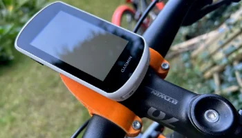 Держатель для велосипедного компьютера Garmin...... 1