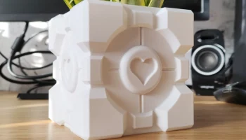Горшок и кашпо Companion Cube - дизайн в режиме вазы........