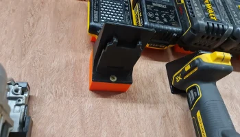 Вешалка для инструментов Dewalt 3
