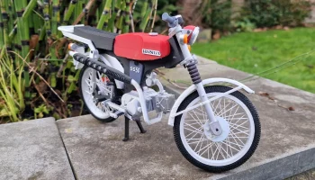Honda SS50 1974 г. масштаб 1:8 Дизайнер Эд ван дер Хейден... 5