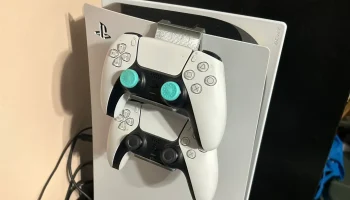 Двойной держатель контроллера PS5