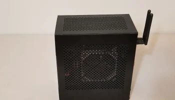 Корпус Mini ITX объемом 4,7 л, легко печатается (2 основные части), сэндвич-схема, дополнительные резьбовые вставки, стойки или ножки не требуются 9