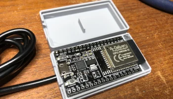 Коробка Snap Fit ESP32 со входом для шнура питания........ 3