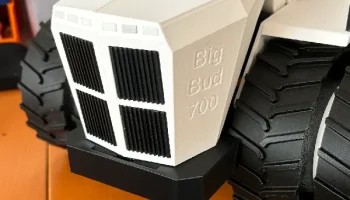 Трактор Big Bud 700 выпуска 2023-2024 гг., масштаб 1:16. 4