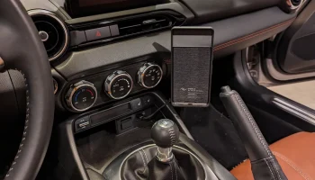 MX-5 Miata ND Крепление/зарядное устройство для телефона с п