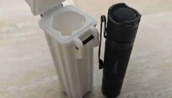 Convoy S2+ Rugged Box вертикальный с карманным зажимом.....