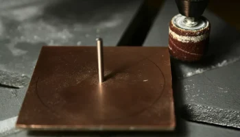 Инструмент настраиваемой формы диска (Dremel)........ 6
