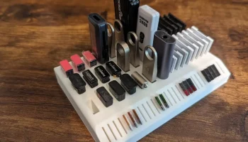 Вопрос "Зачем мне все эти USB и SD-носители?" Держатель