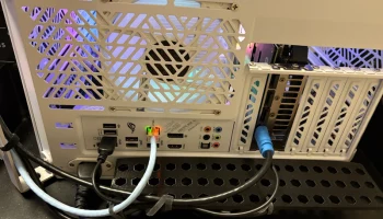 Задняя кабельная направляющая Cooler Master Qube 500/540....