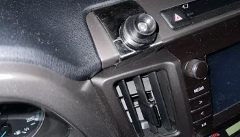 Крепление для телефона на приборной панели Toyota Rav4 20...