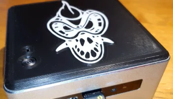 Верхняя крышка Intel NUC 6-го поколения...... 1