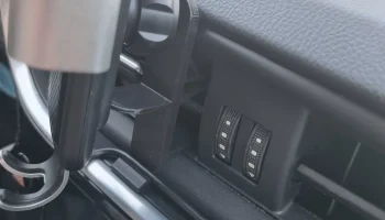 Держатель для телефона Toyota Auris 2017............. 1