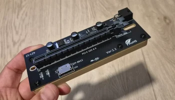Вертикальное крепление переходной платы PCIe для корпусов... 1