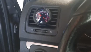 Крепление прибора вентиляции VW Golf 5