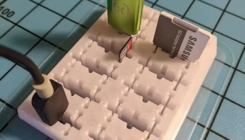 Настраиваемый держатель USB, USB-C, SD и MicroSD Настраиваемый держатель USB, USB-C, SD и MicroSD