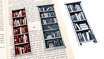 Закладки на книжной полке