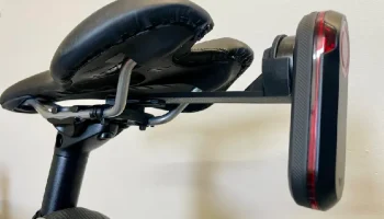 Крепление Garmin Varia для седельной сумки... 1