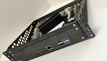 Чуть выше полки ITX высотой 1U для 10-дюймовых стоек, в с... Чуть выше полки ITX высотой 1U для 10-дюймовых стоек, в с...