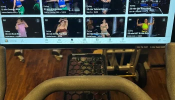 Peloton Bike+ Поднос 4