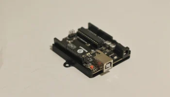 Монтажный кронштейн/держатель Arduino Uno............