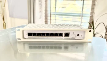 USW-Flex-2.5G-8-PoE для монтажа в 10-дюймовую стойку 2