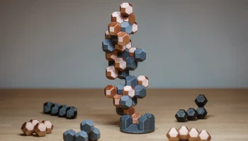 HedronStack (3D-игра с балансом и штабелированием)..........