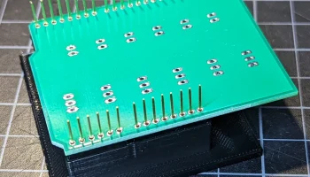 Приспособление для пайки экрана Arduino Uno R3............ 1
