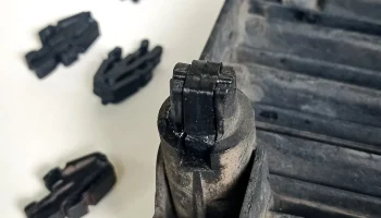 79-83 Зажим для фиксации решетки радиатора TOYOTA Hilux и...