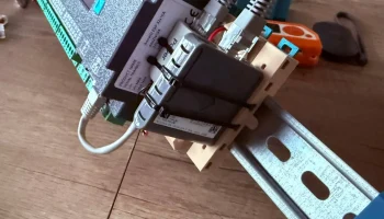 Универсальное крепление на DIN-рейку с отверстиями для ви.. 3
