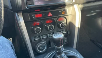 Крепление GT86/BRZ/FR-S для iPhone 15 Pro 2