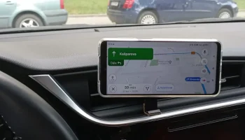 Держатель для телефона Toyota Auris 2019 (ремикс)........... 1