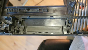 Корпус компьютера Крышка USB- и аудиоотверстия...... 3