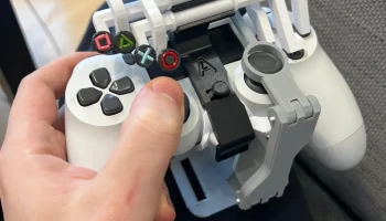 DualShock 4 для одной руки