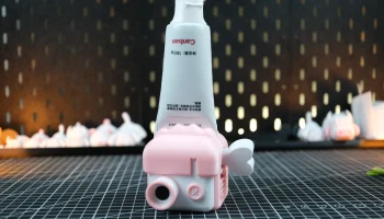 Выдавливатель для зубной пасты: дизайн "Cube Camera Maid"... 2