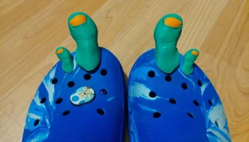 Большой и маленький большой палец Crocs Charms......... 0
