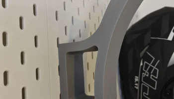 Крючок IKEA Skadis для мотоциклетного шлема...