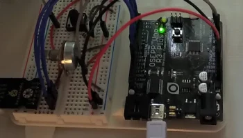 Зажимной держатель Arduino UNO с макетной платой............ 1
