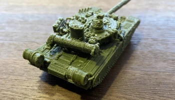 Модель танка Т80У в масштабе 1/100. 1